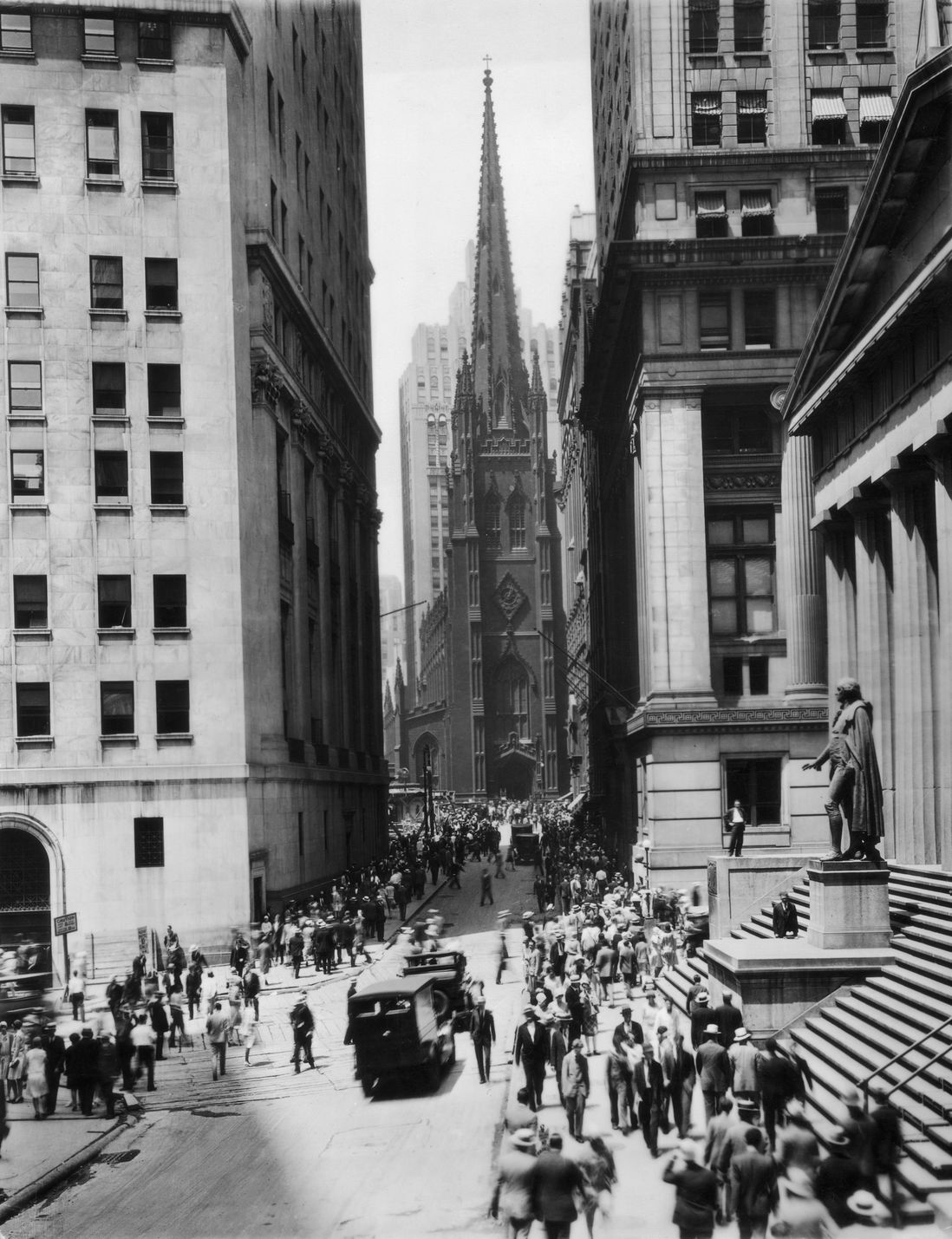 Crowds of people walking the roads leading to Trinity Church, the stockbrokers' church, on 'Black Thursday.<br/>